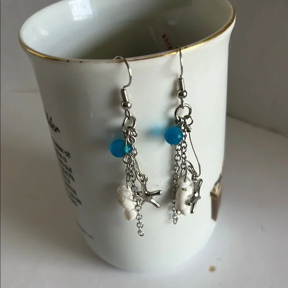 Vintage-Inspired Silver and Blue sea glass Filigree Earrings - Picture 4 of 4